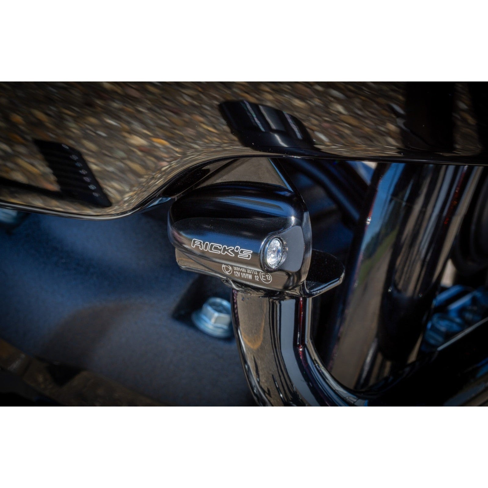 Front Indicators (Low Rider ST)