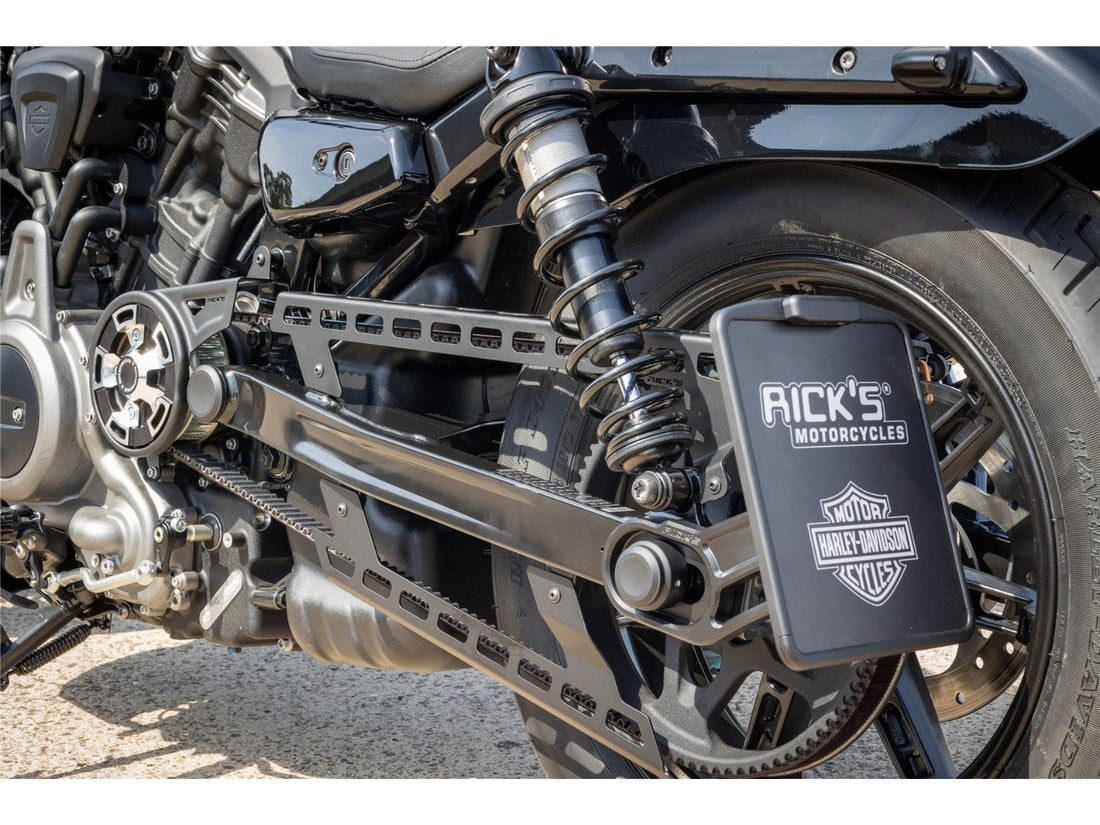 Rick's Swingarm Axle Cover Smooth - Nightster 22-up
