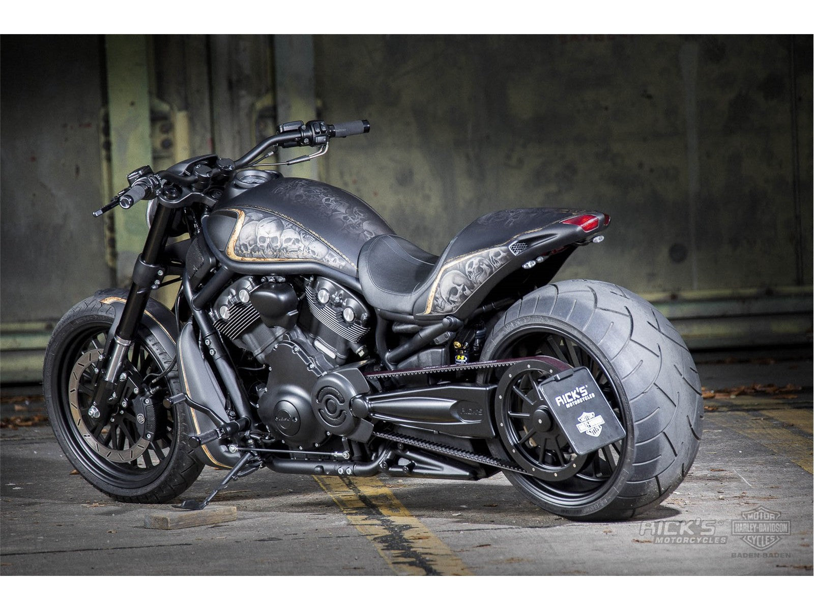 Rick's Single-Sided Swingarm With 300 Tire - V-Rod 07-17